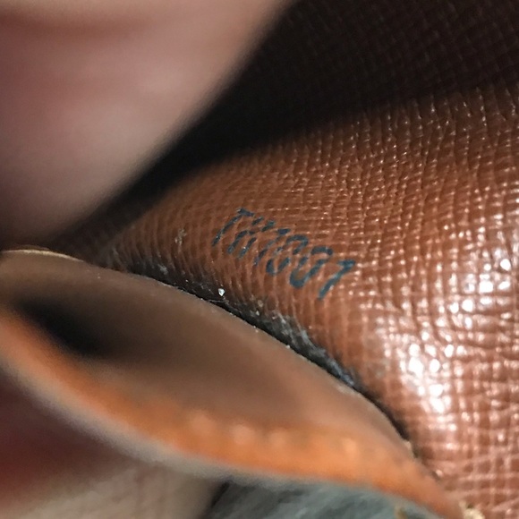 AUTH Louis Vuitton 4-Key Holder TH1001 - Picture 8 of 8